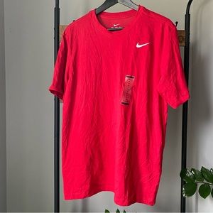 Nike men’s the Nike Tee Dri-Fit training short sleeves tshirt in Red size M NEW